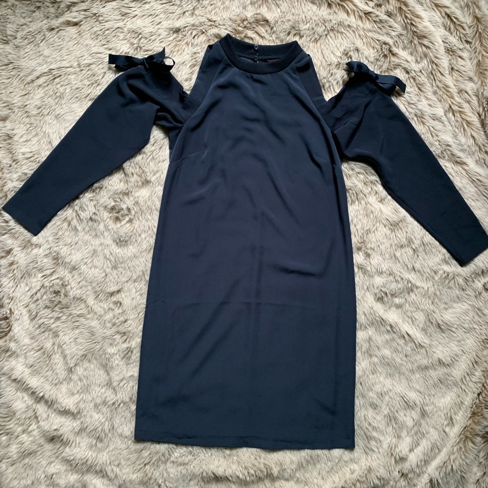 🦋NWOT Simply Vera Navy Cold Shoulder Dress